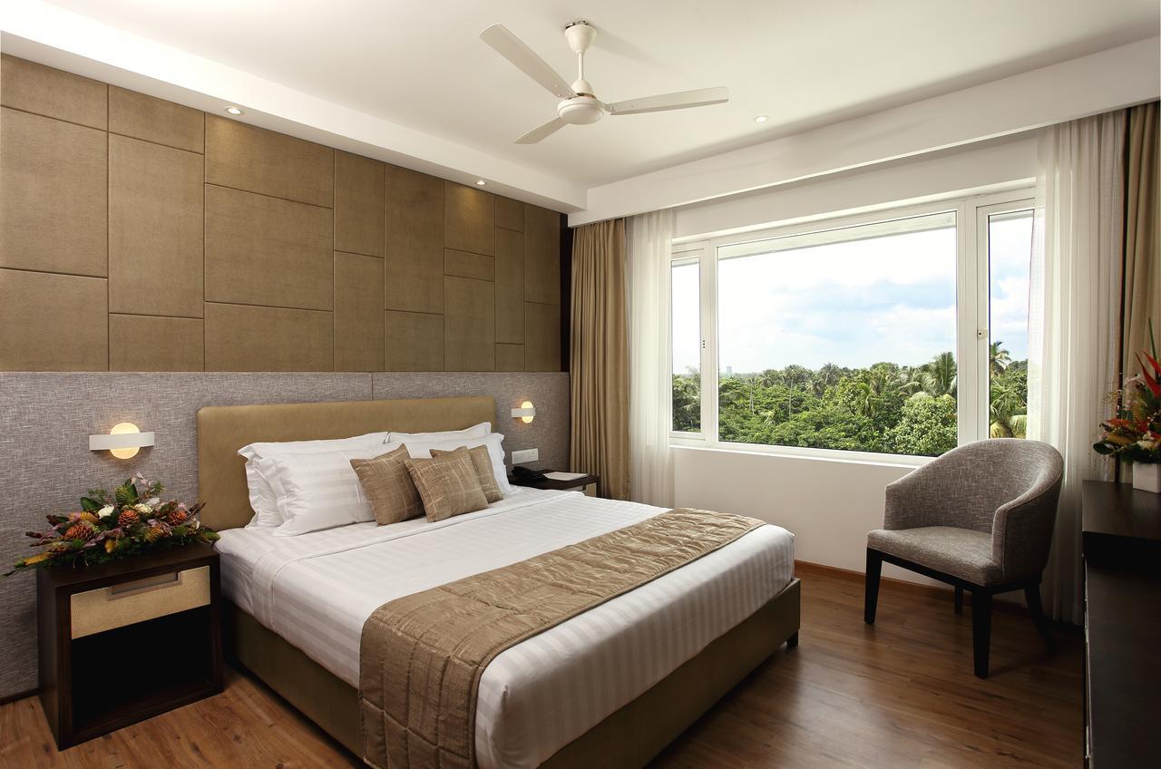 Sugar Business Hotel Kochi Buitenkant foto