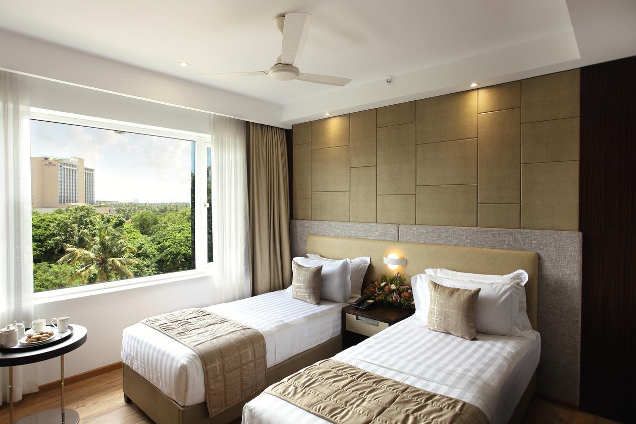 Sugar Business Hotel Kochi Buitenkant foto