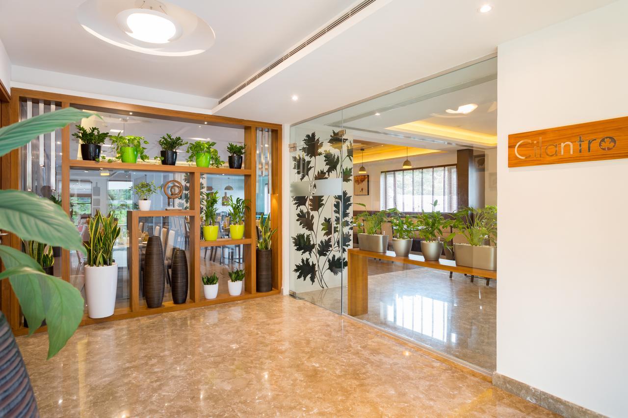 Sugar Business Hotel Kochi Buitenkant foto