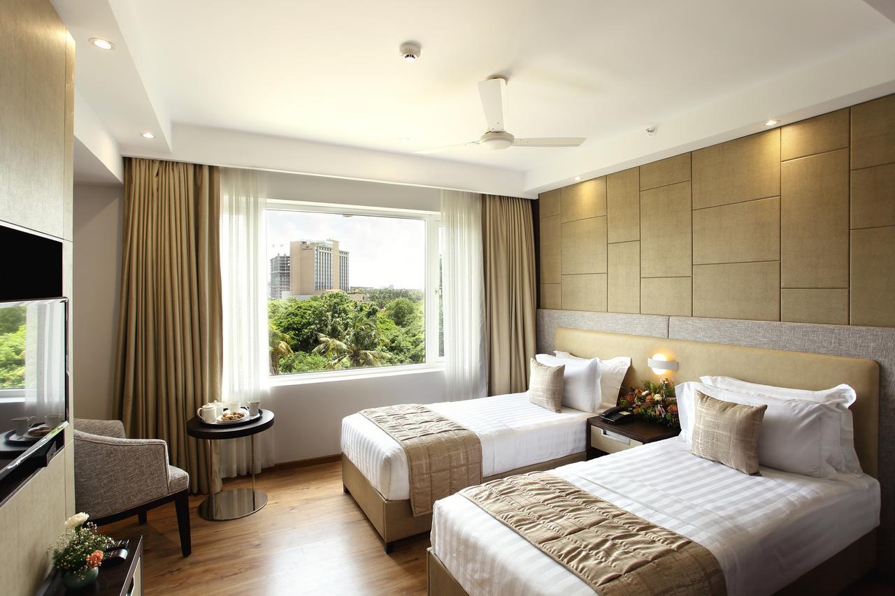 Sugar Business Hotel Kochi Buitenkant foto