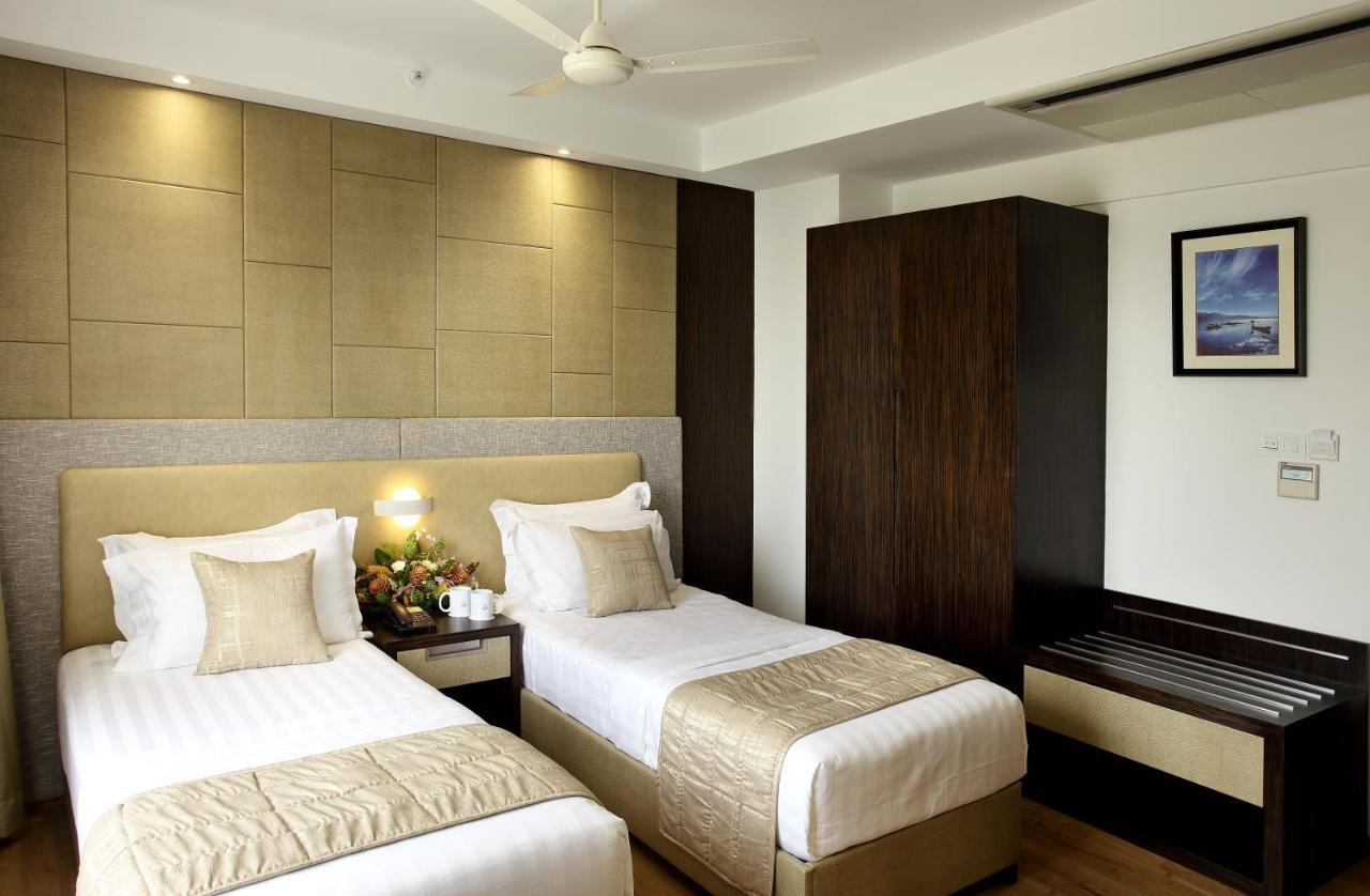 Sugar Business Hotel Kochi Buitenkant foto