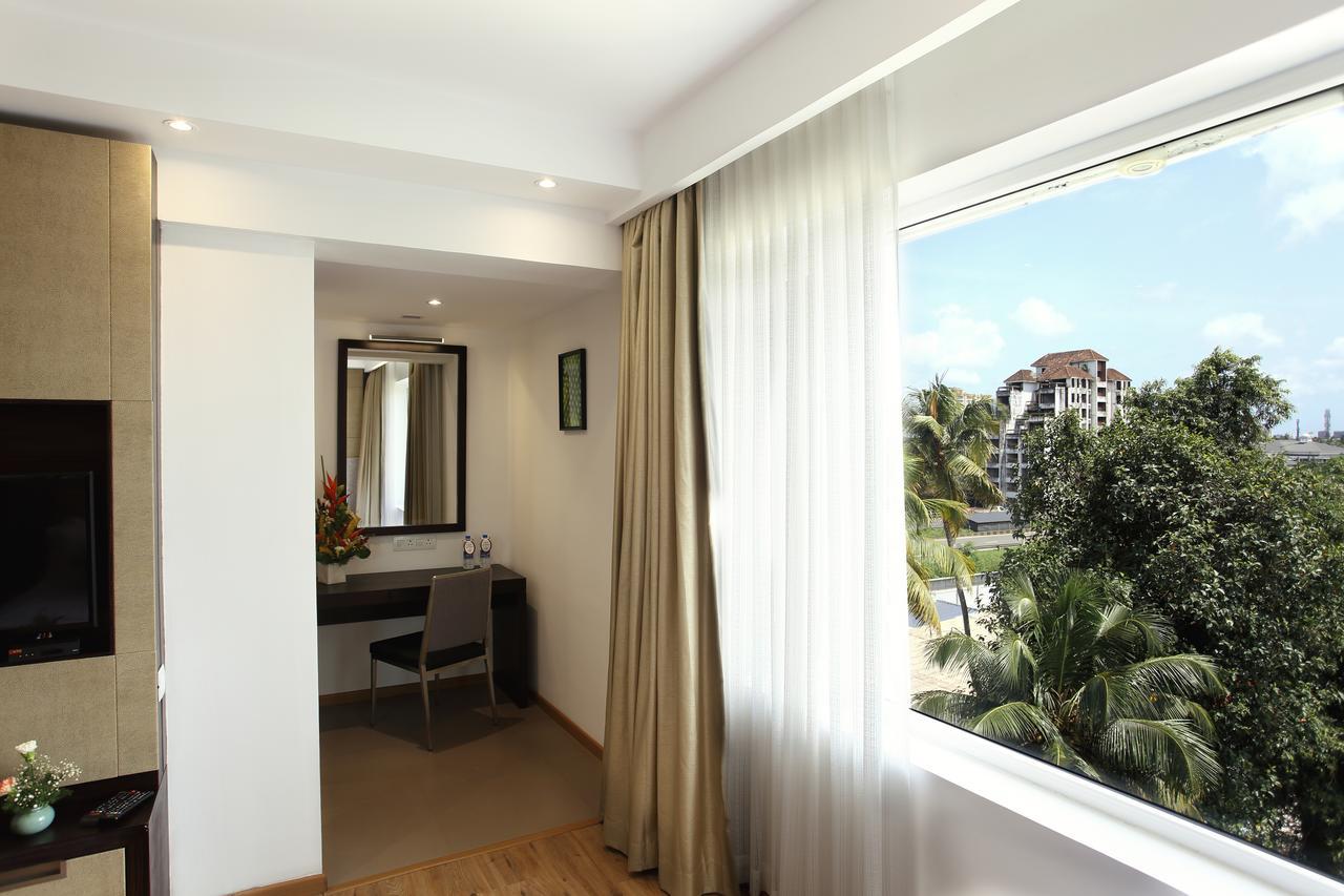 Sugar Business Hotel Kochi Buitenkant foto