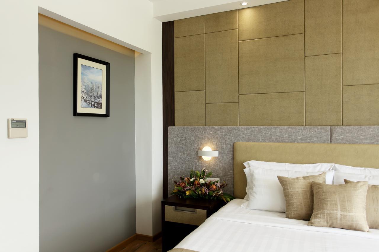 Sugar Business Hotel Kochi Buitenkant foto